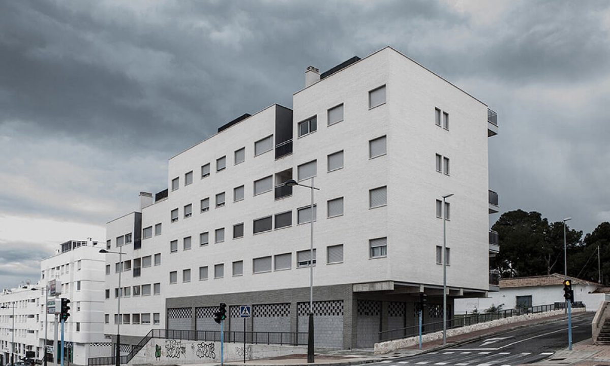 EDIFICIO DE 32 VIVIENDAS